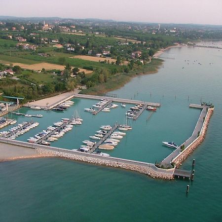 فندق La Maison Du Port لاتيزي المظهر الخارجي الصورة